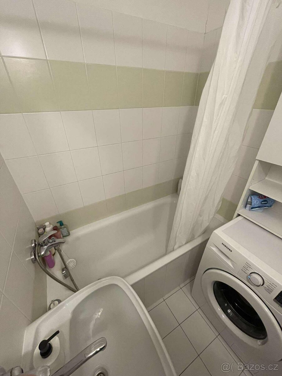 neprůchozí samostatný pokoj - 5