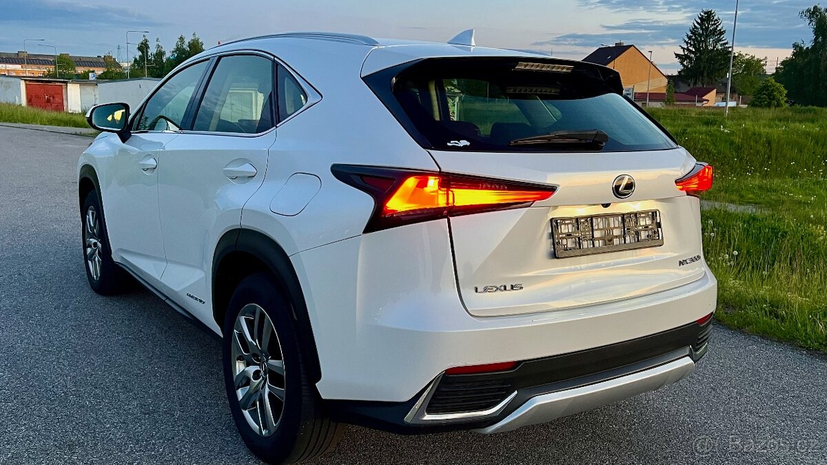 Lexus NX300h Hybrid m.2021 Perleť Navi Kamera Automat - 5
