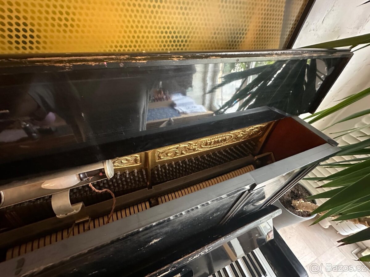 pianino Petrof z roku 1930 - 5