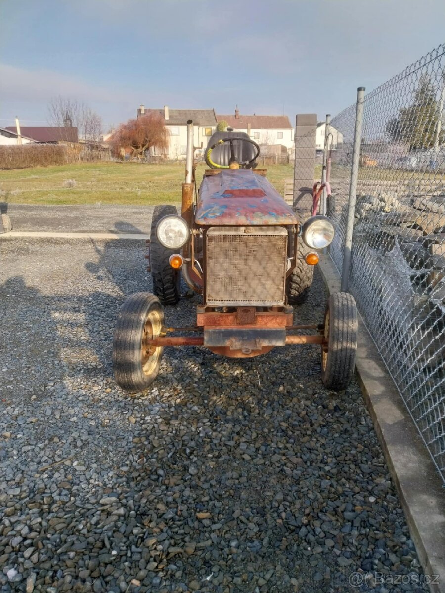 Traktůrek + příslušenství - 5