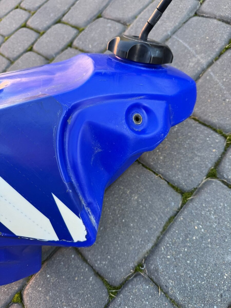 Palivová nádrž s kohoutkem Yamaha YZ 125 250 r 02-04 - 5