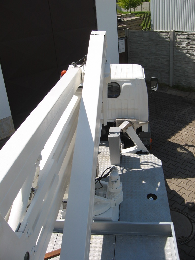 Prodám plošinu Nissan Cabstar - 5