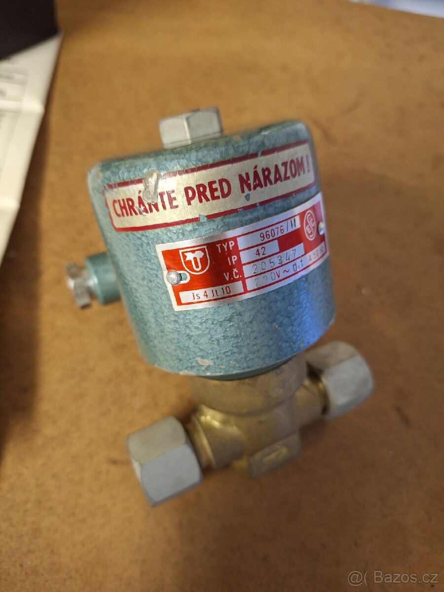 Solenoidový ventil 220V, 1/4" nebo 17,6 mm - 5