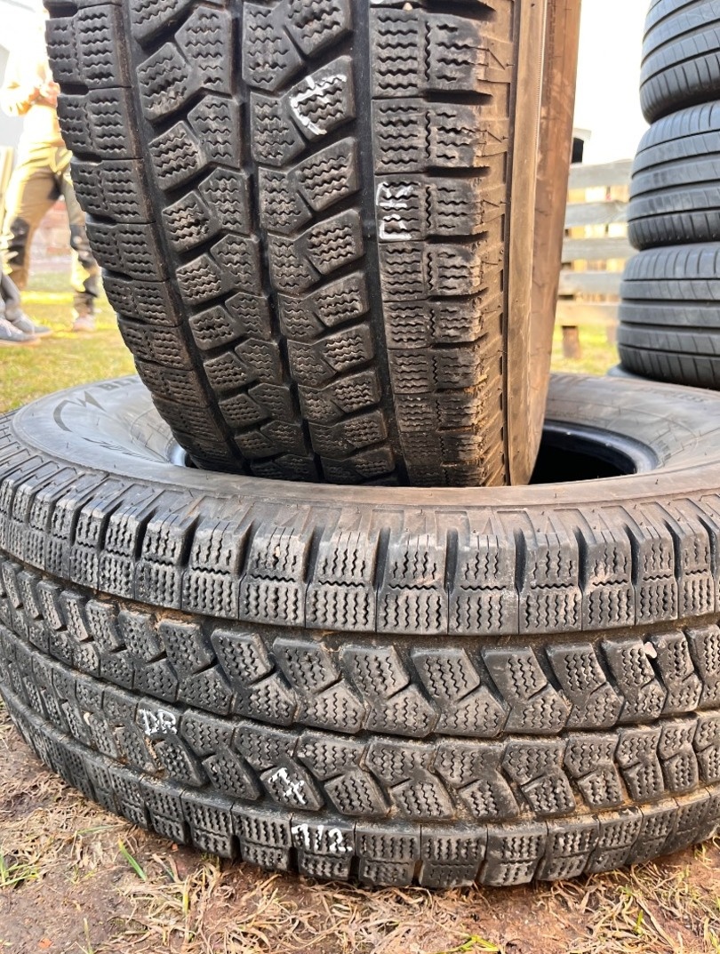 2ks. Pneu DODGE RAM 1500 - LT275/70 R18 - DOT 022 - 5