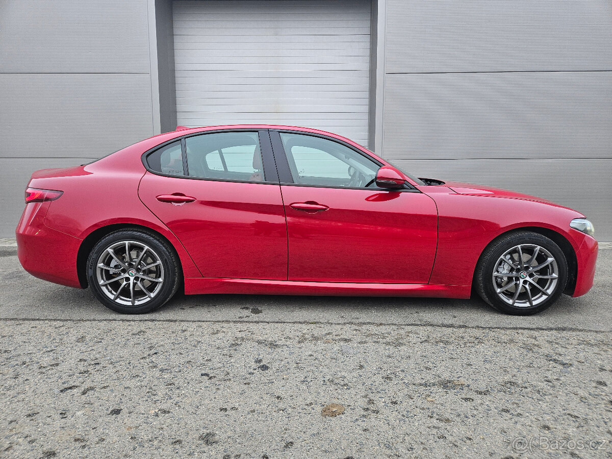 Alfa Romeo Giulia 2.0T 147 kW - 5
