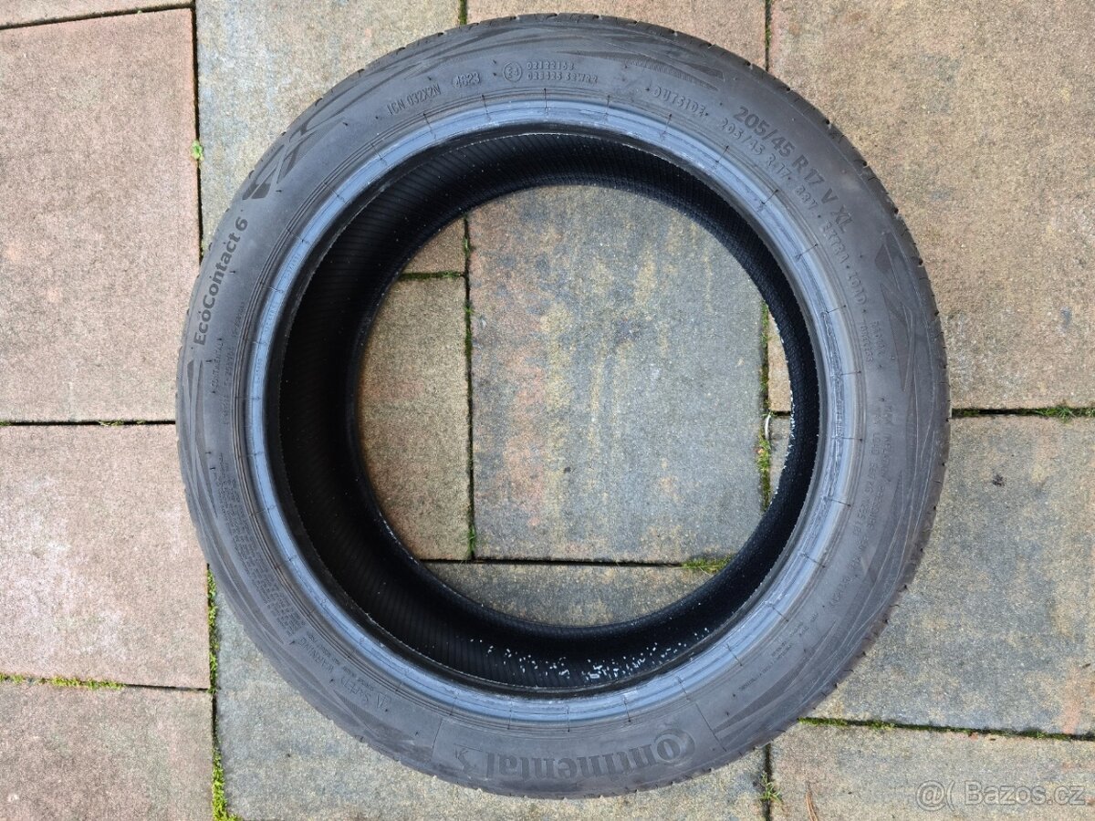 Prodám pneu Continental 205/45 R17 - 5
