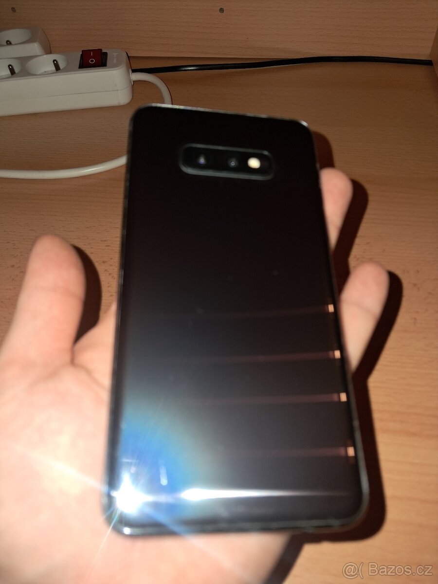 Samsung Galaxy S10e zachovalý - 5