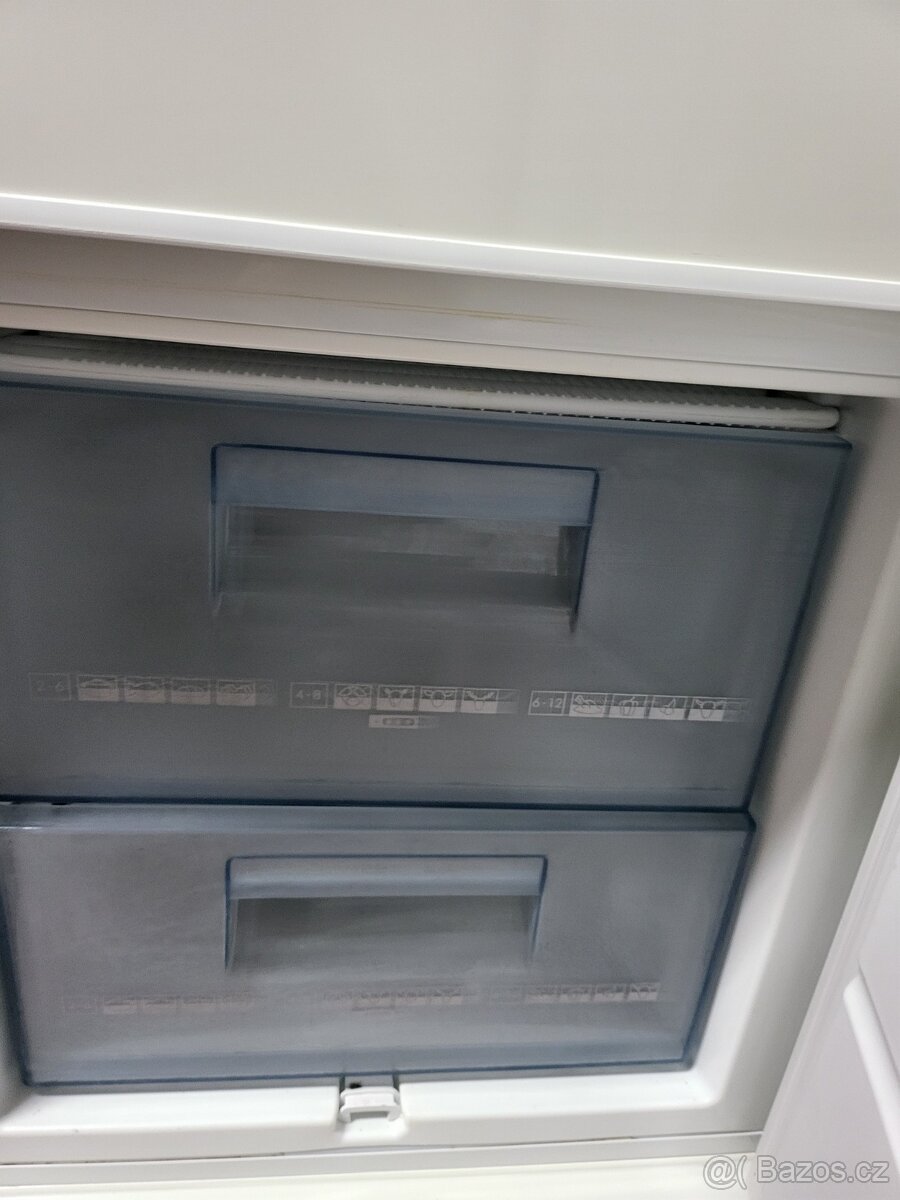 kvalitní lednice AEG Electrolux 154cm - 5