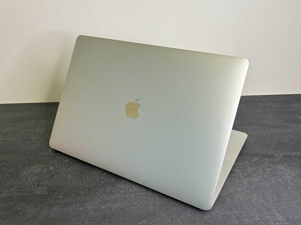 MacBook Pro 15'' 2018 / i9 / 32GB / 512GB SSD - DPH - 5