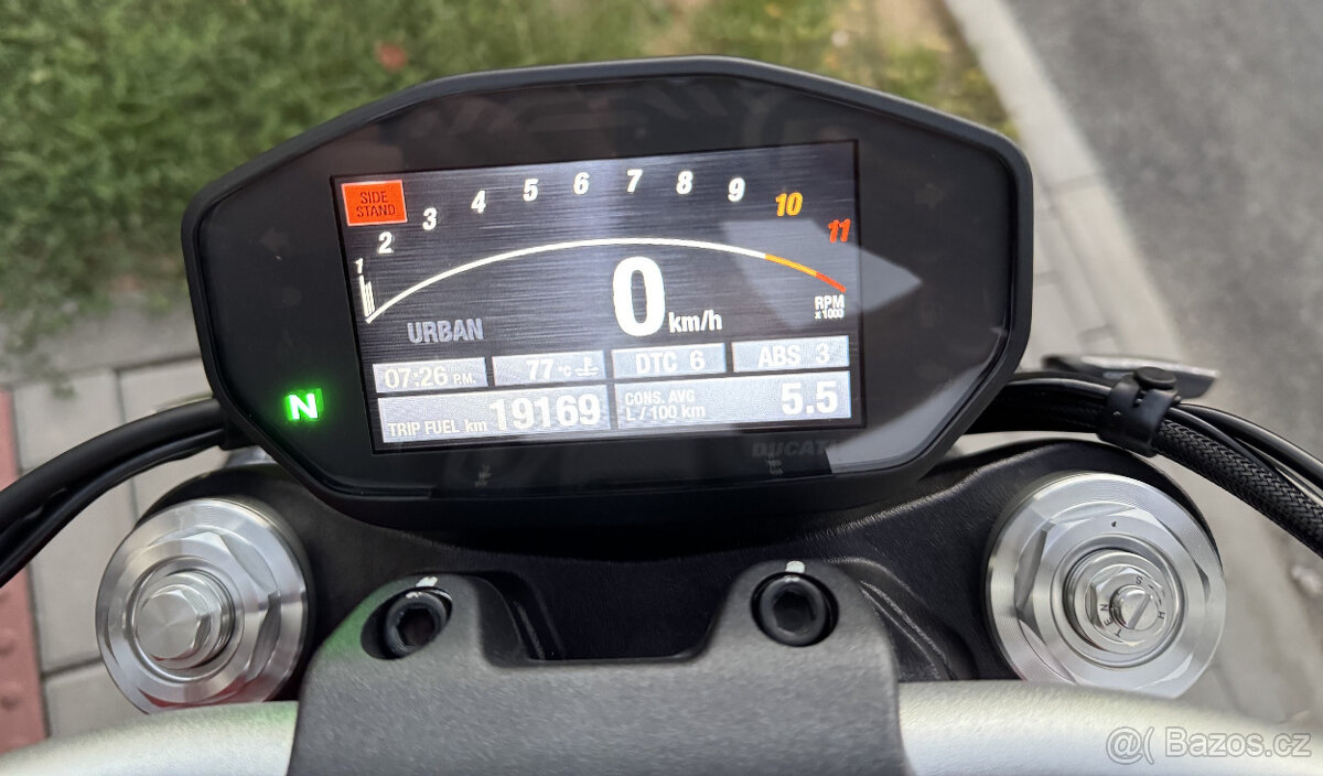 Ducati Monster 1200 - 5