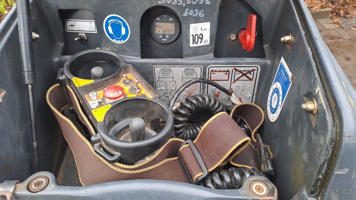 JEŽKOVÝ VÁLEC BOMAG BMP 8500 - 2016 - 5