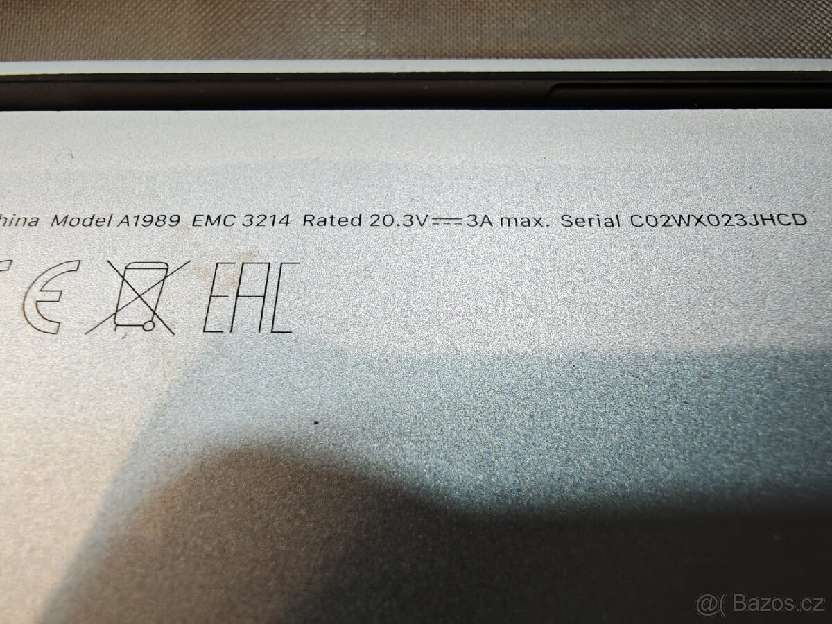 MacBook Pro 13" 2018 Touch Bar – prasklé LCD, plně funkční - 5