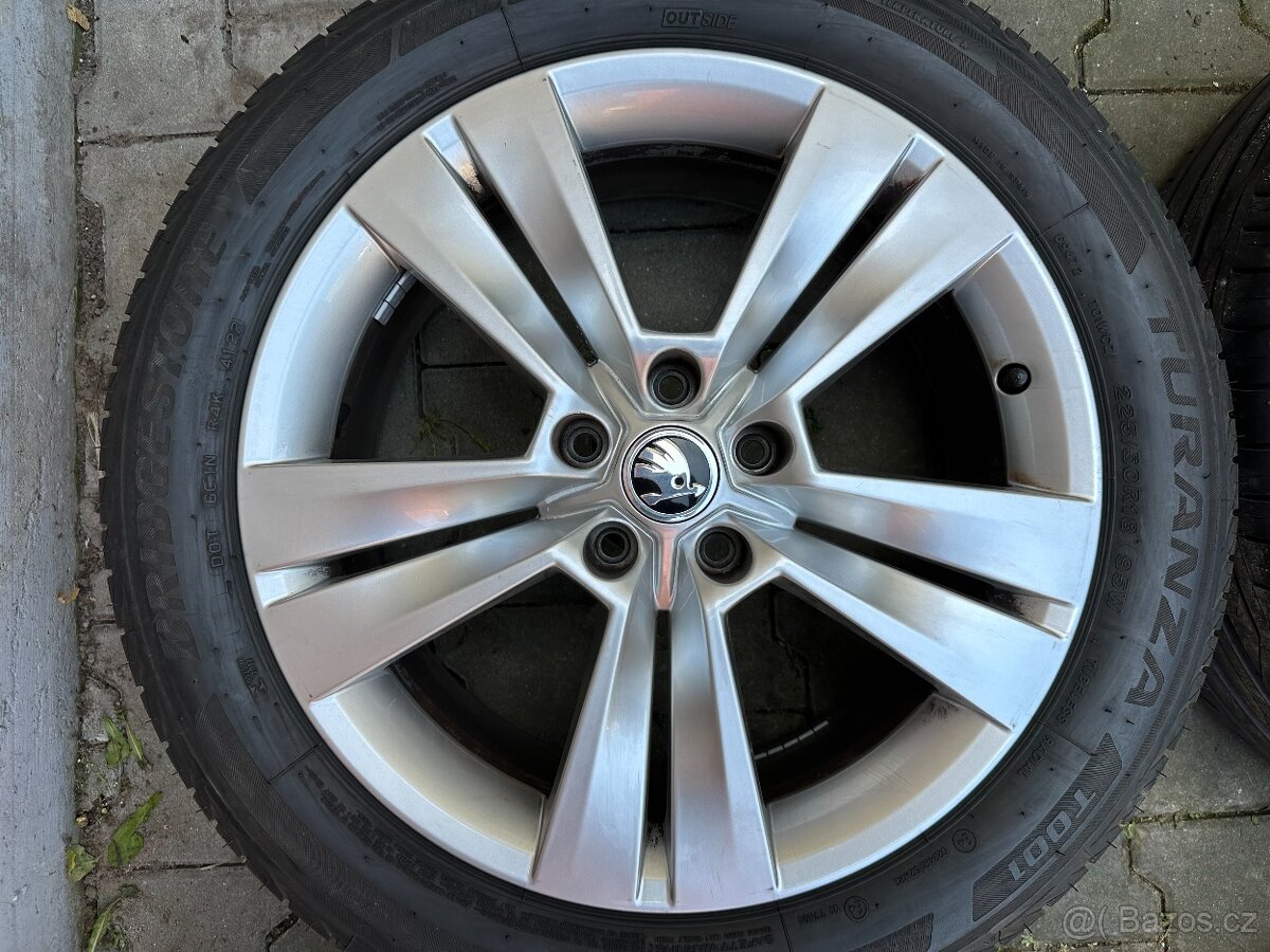 ŠKODA ORIGINÁL ALU - 225/50 R18 - 5