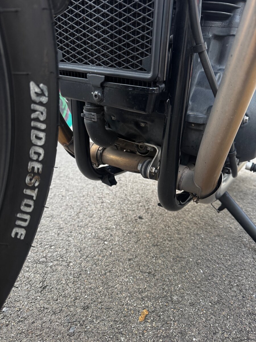 Triumph Street twin 900 - 5