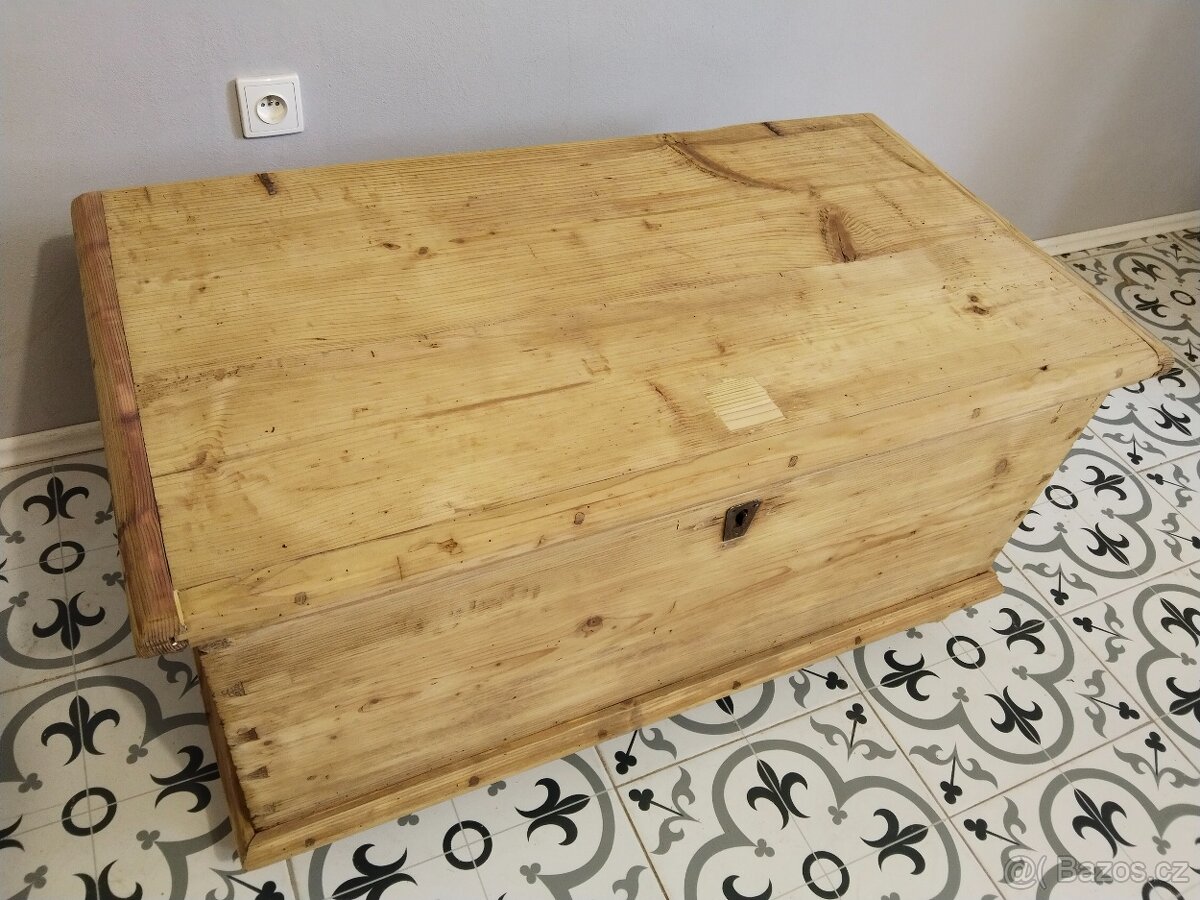 Stará truhla po renovaci - 5