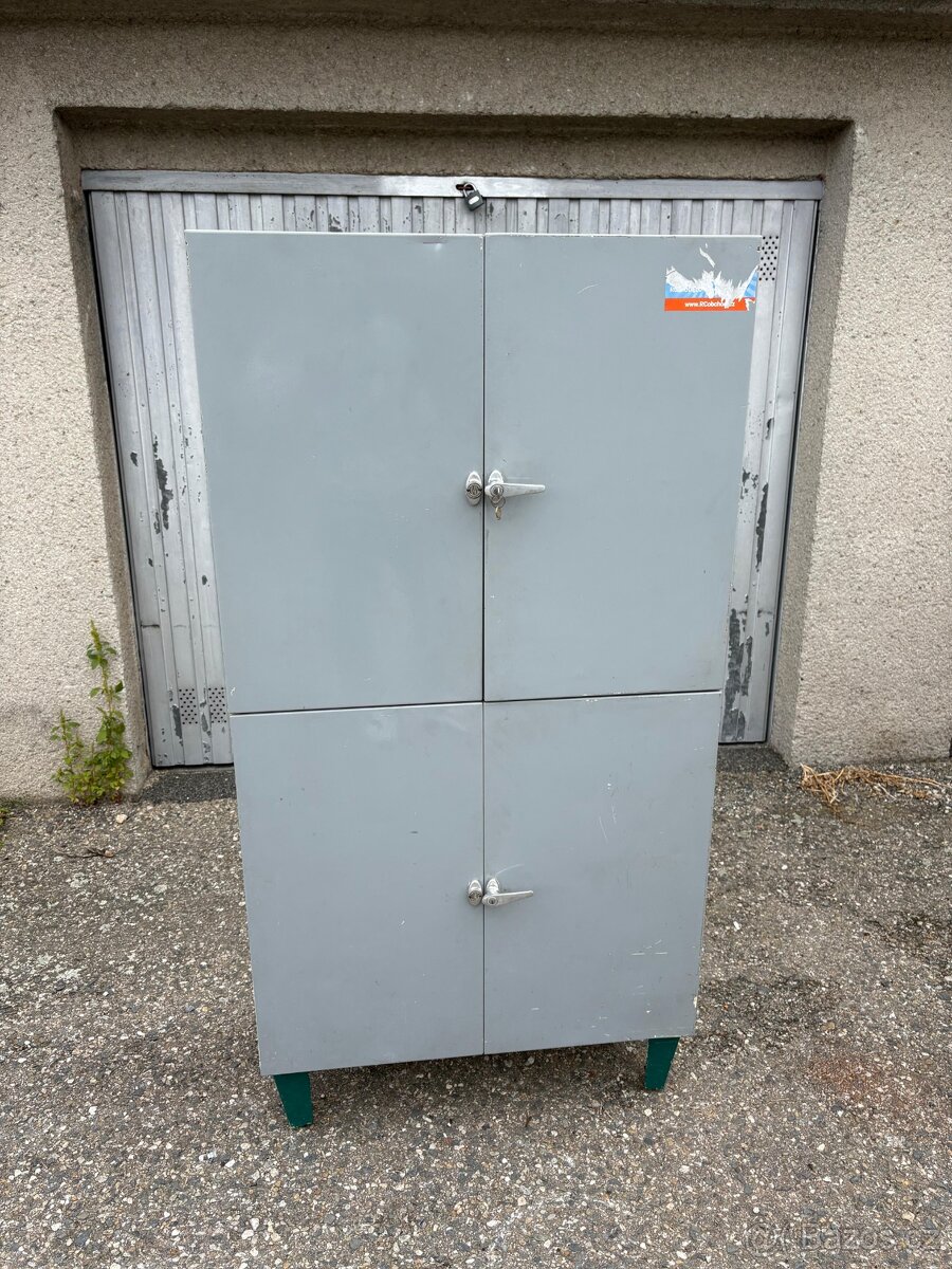 Stará plechová skříň - 5