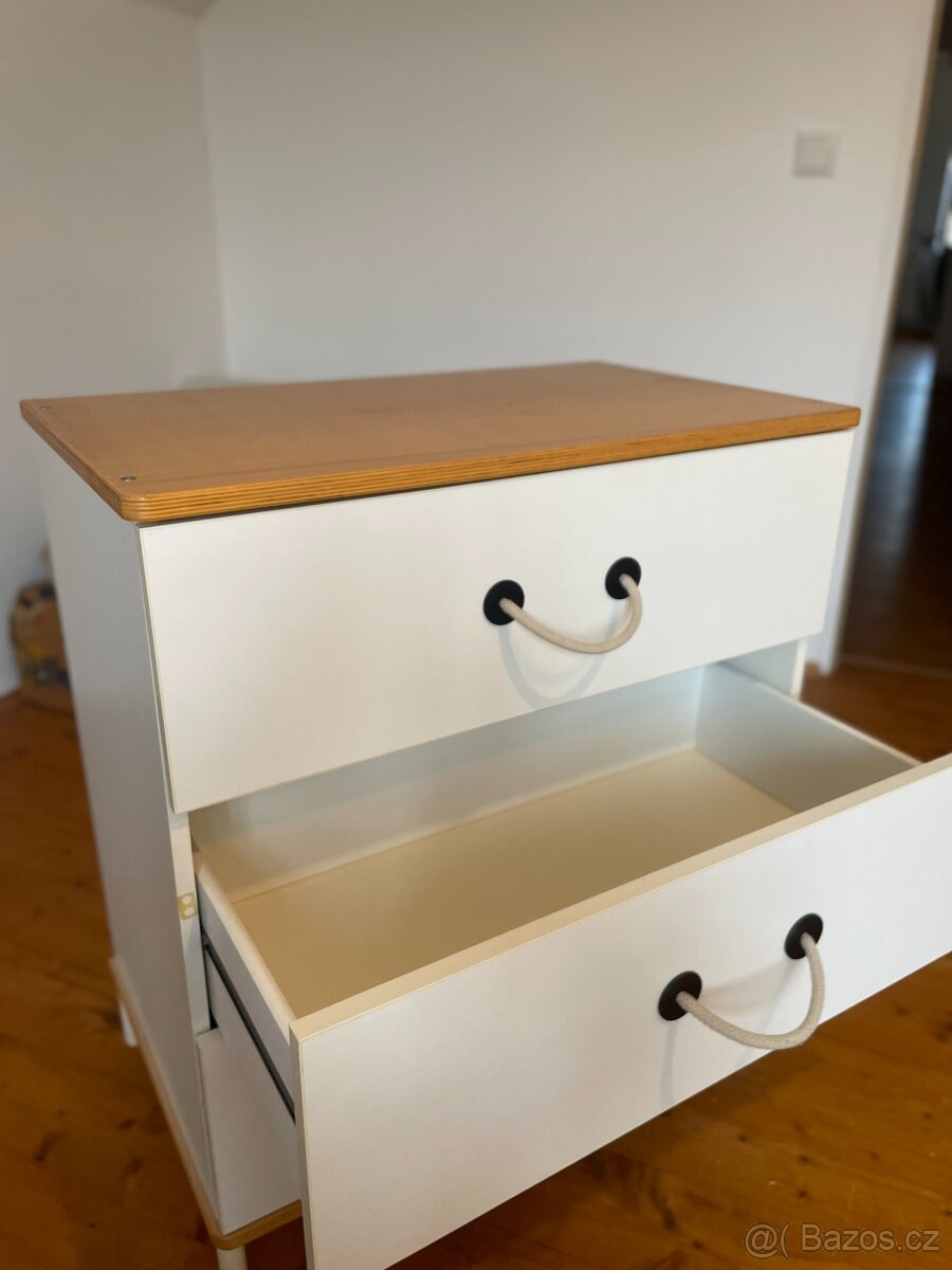 1 x šatní skříň + 3 x skříňka do dětského pokoje - 5