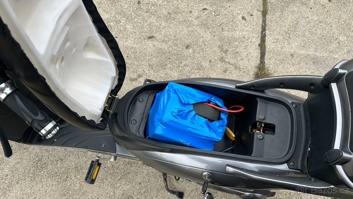 Elektroskútr Racceway E-Moped 70 km/h Nejlepší tuning 5,2kW - 5