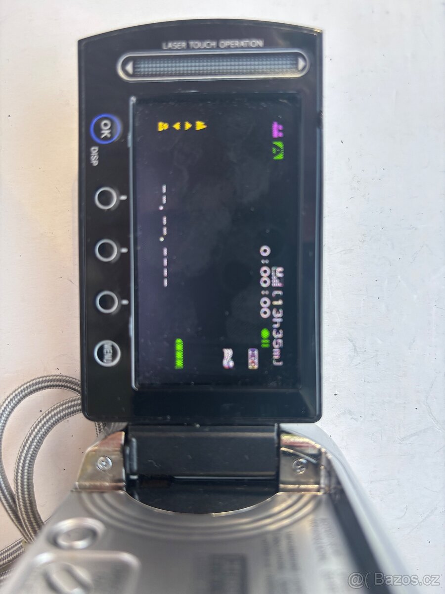 Videokamera JVC Everio s příslušenstvím - 5