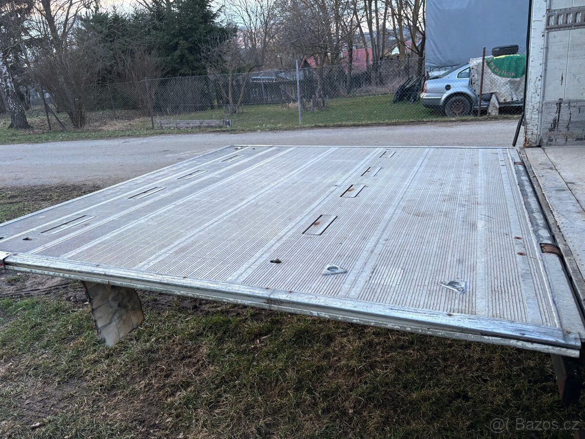 skříňová nástavba 7,4m - 5