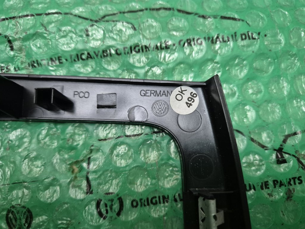 krytka spínačů (rámeček autorádia) matný chrom VW Passat (B6 - 5