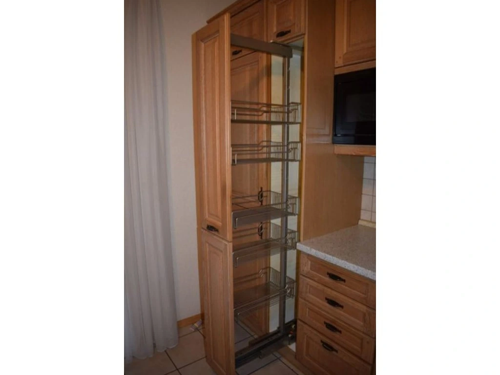 Kuchyně světlý dub masiv, s vestavěnými spotřebiči,5567 - 5