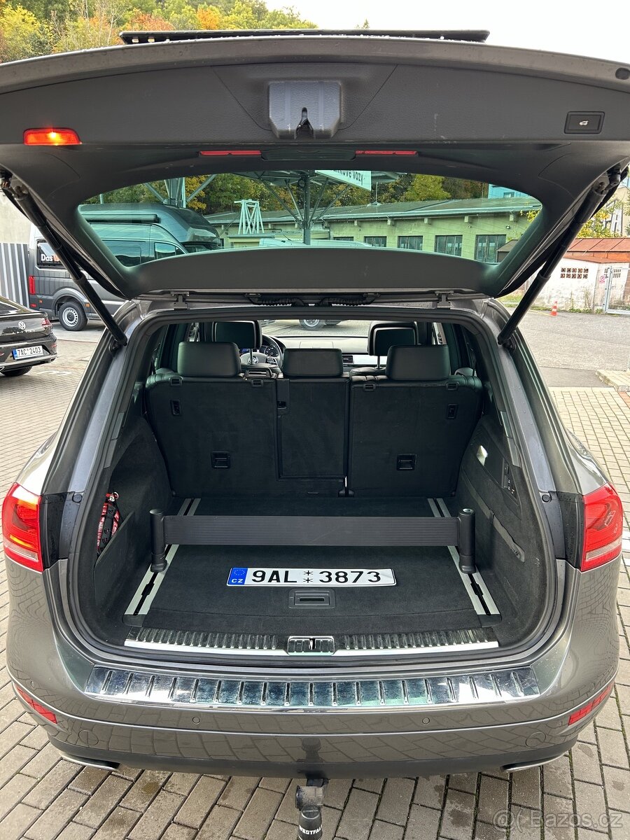 VW Touareg 3.0TDI 245k, serviska, 155tkm - 5
