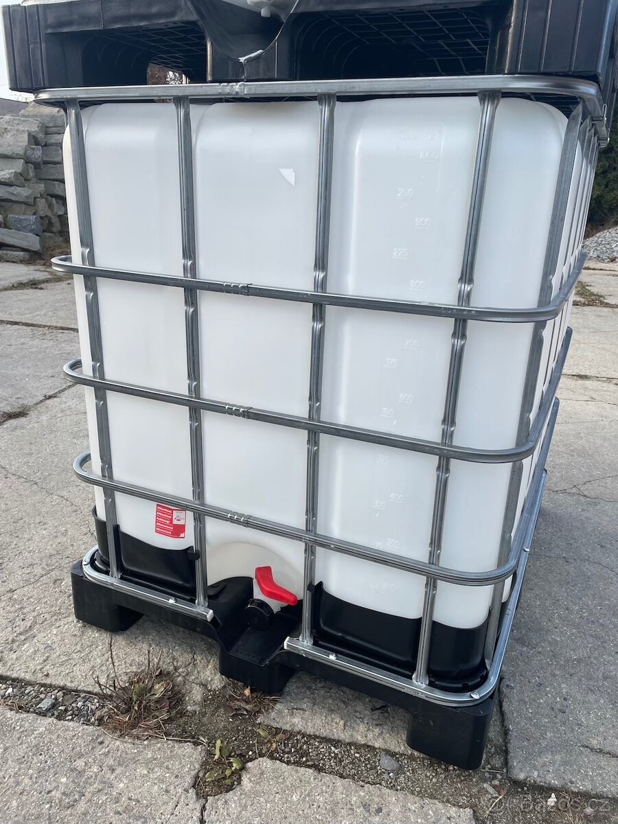 Prodám IBC nádrže na vodu objem 1000 litrů - 5