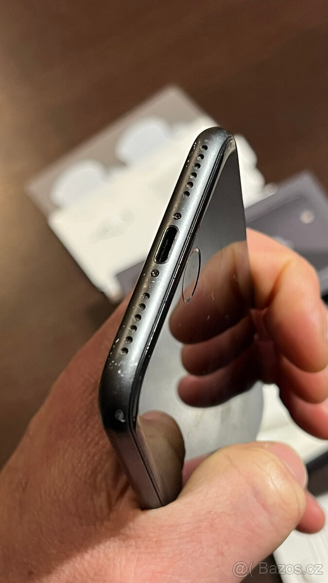 iPhone 8, 64 GB, vesmírně šedý - 5