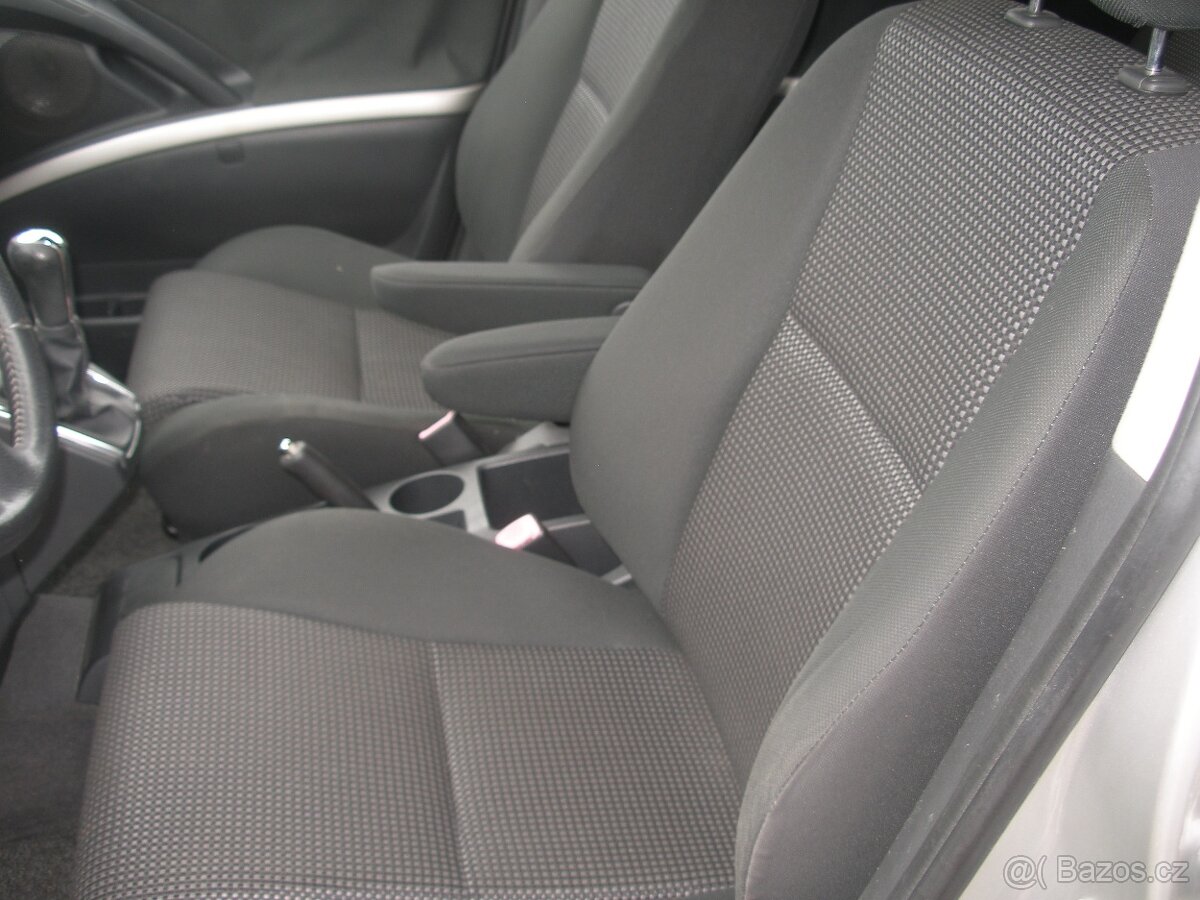 TOYOTA COROLLA VERSO 2 KUSY DOHROMADY,2.2D-4D - 5