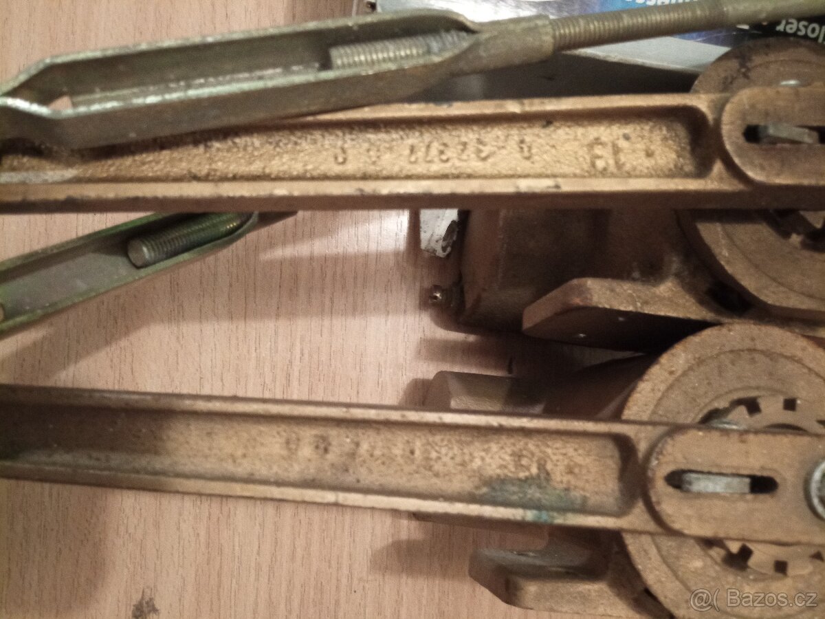 BRANO, ZAVÍRAČE DVEŘÍ, 3ks - 5