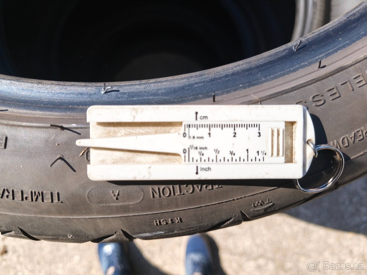 235/40 R19 letní Riken - 5