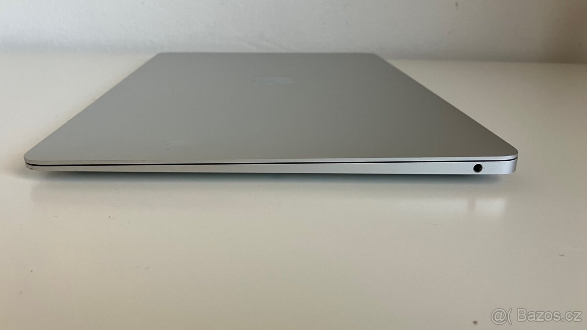 Macbook Air 13” 2020 stříbrný - 5