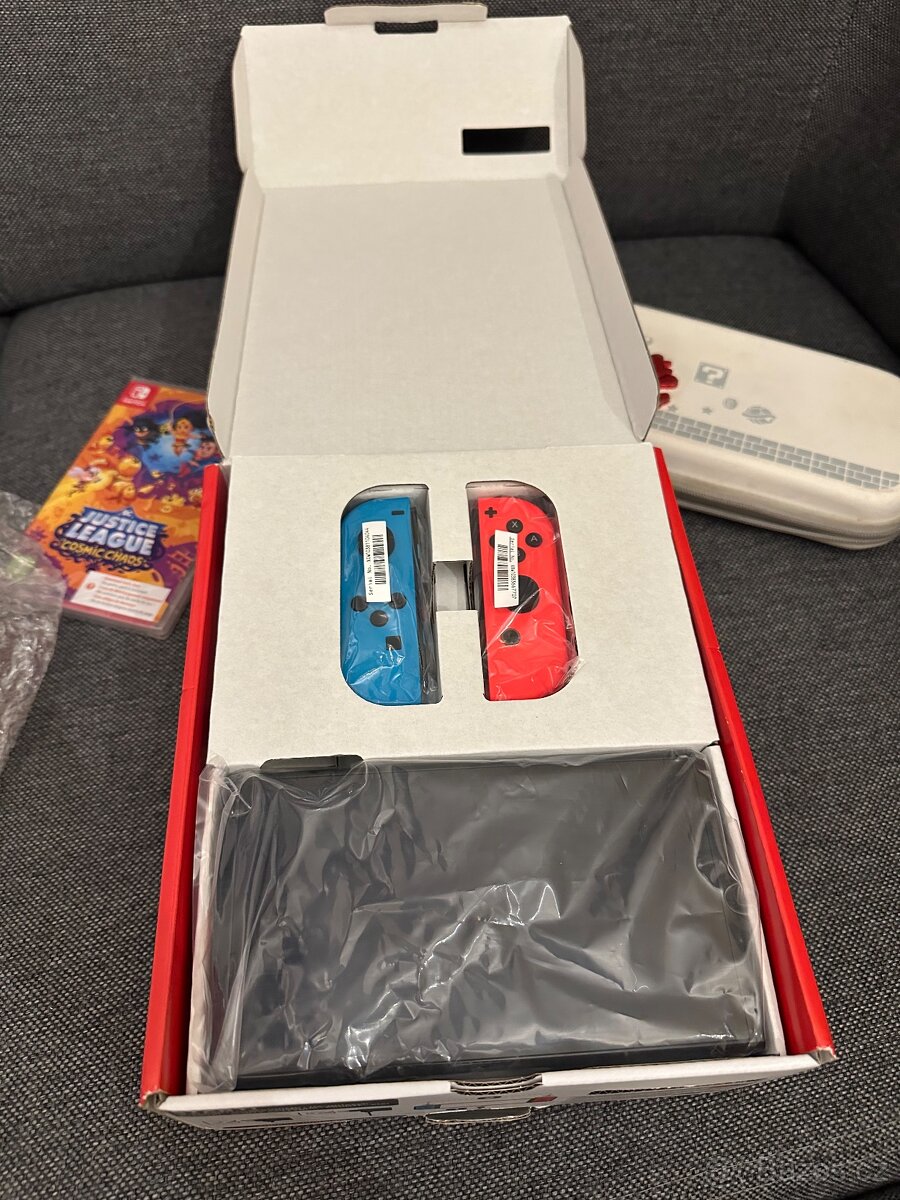 Nintendo Switch OLED (top stav) + hra + příslušenství - 5