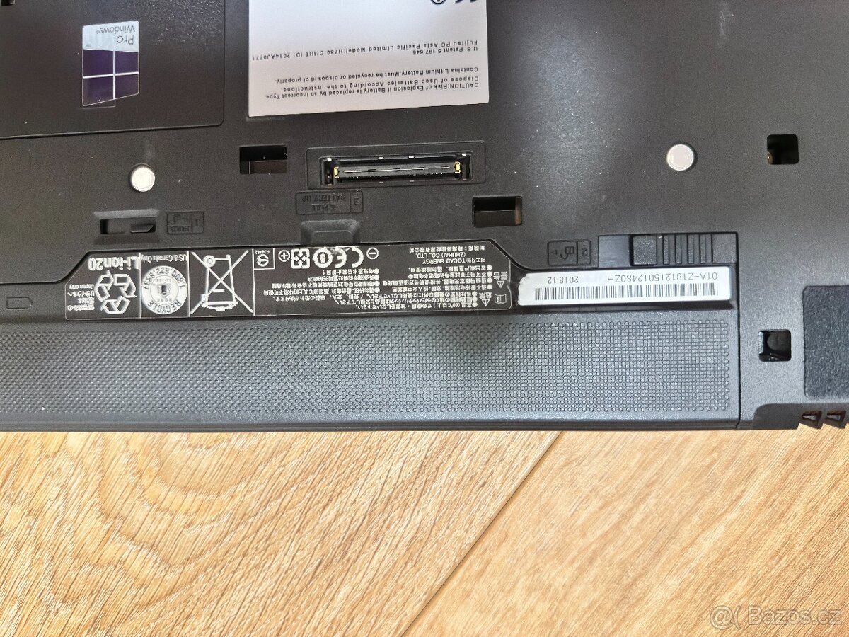 Fujitsu Celsius H730 + dokovačky + zdroje + myš - 5