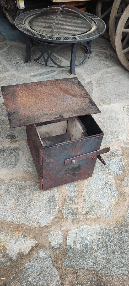 Topeniště k udírně. - 5