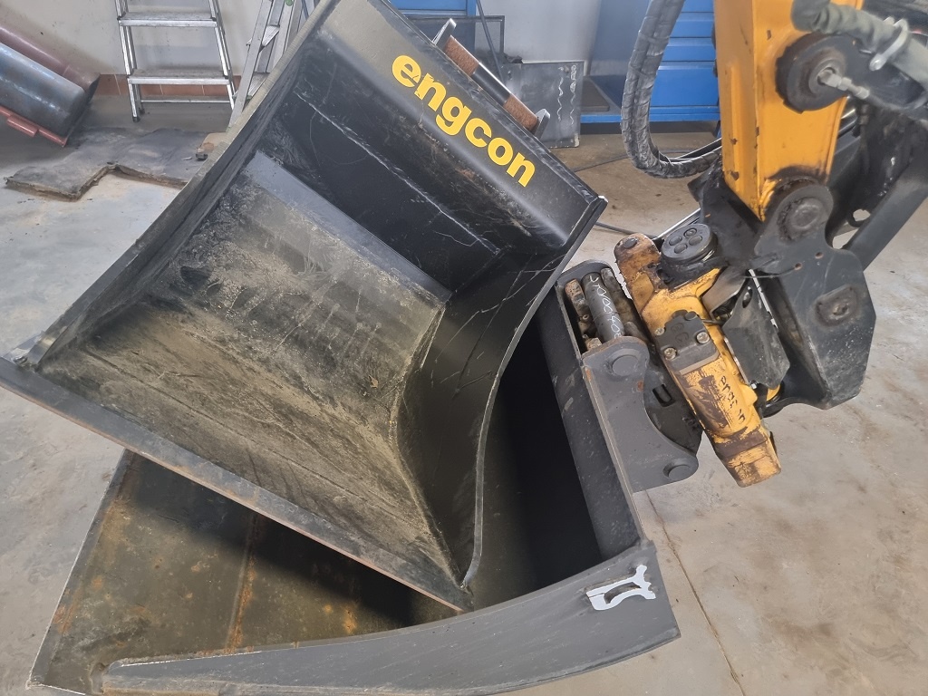 JCB 35Z s naklápěcím rotátorem Engcon, centr.mazání, A/C - 5