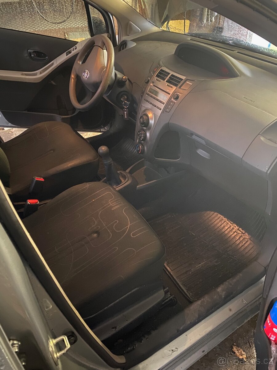 Yaris 1.0 82tis km ročník 2009 - 5