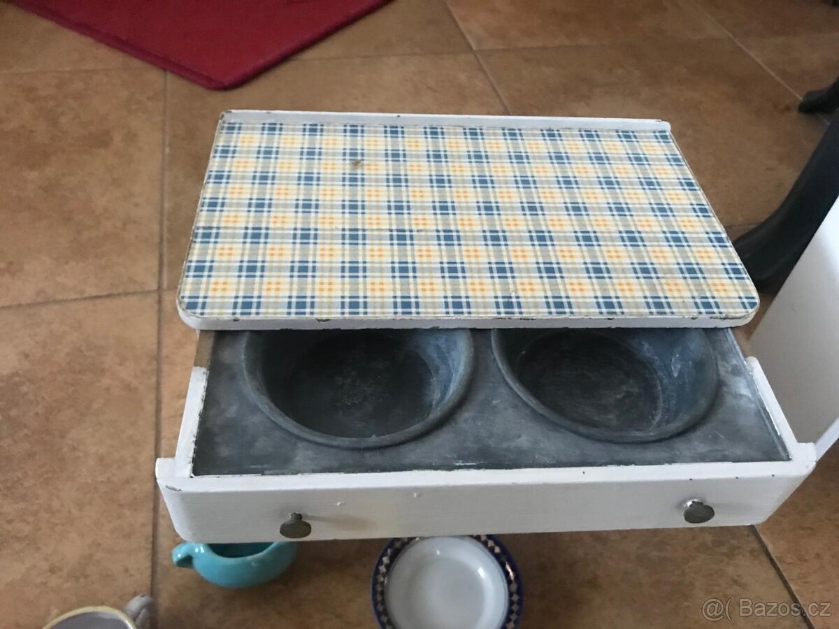 Dětská kuchyňka pro panenky 70 let stará - 5