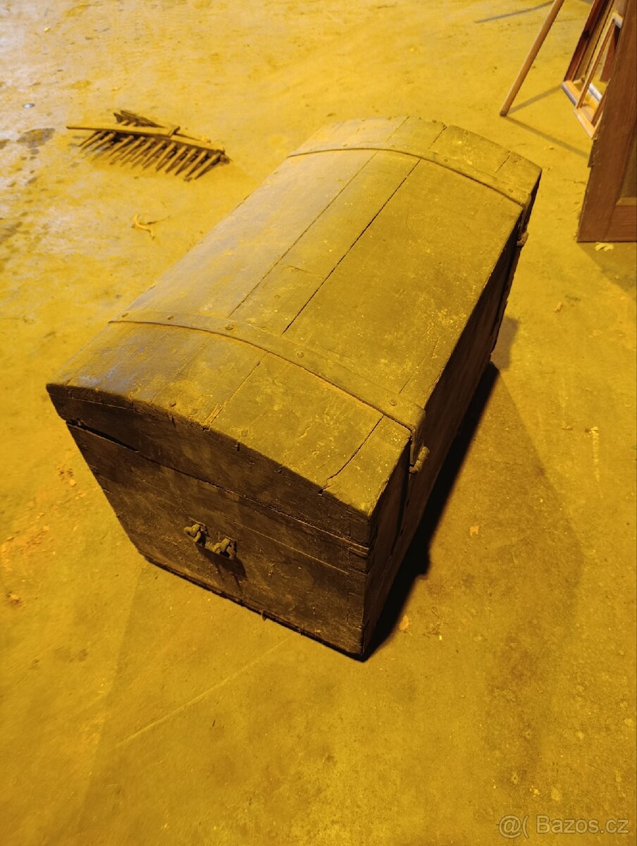 Stará dřevěná truhla - 5