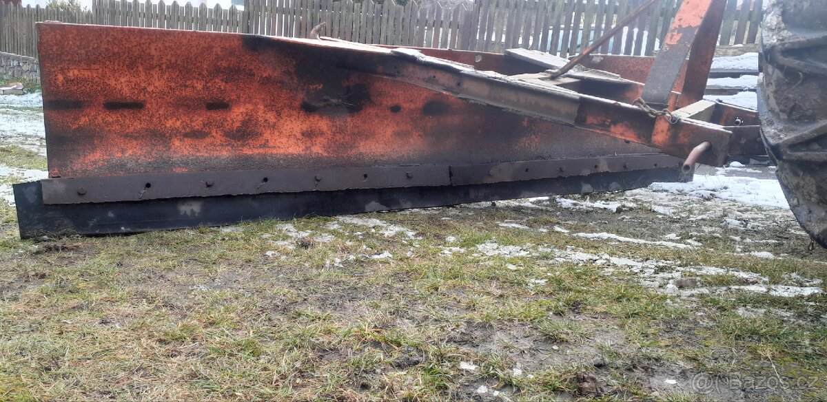 Prodám masivní radlici na sníh za traktor, gumový břit - 5