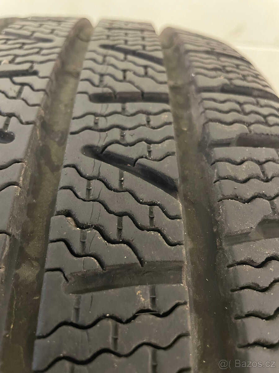 Pirelli Carrier Winter 235/65 R16C 115/113R 2Ks zimní 8,91mm - 5