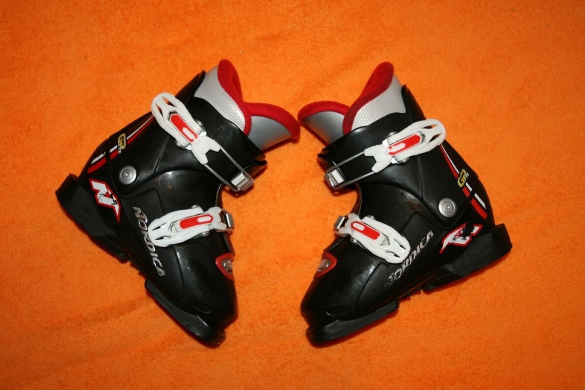 detské lyže atomic 70 cm , lyžáky - 5