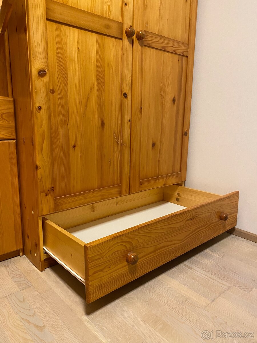 Šatní skříň z masivu - 5