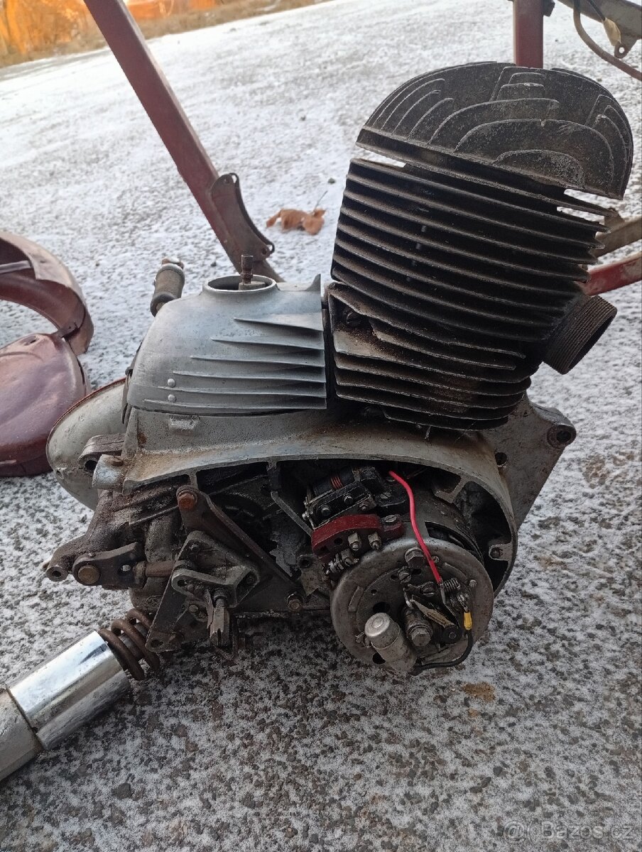 Jawa pérák 250 - 5