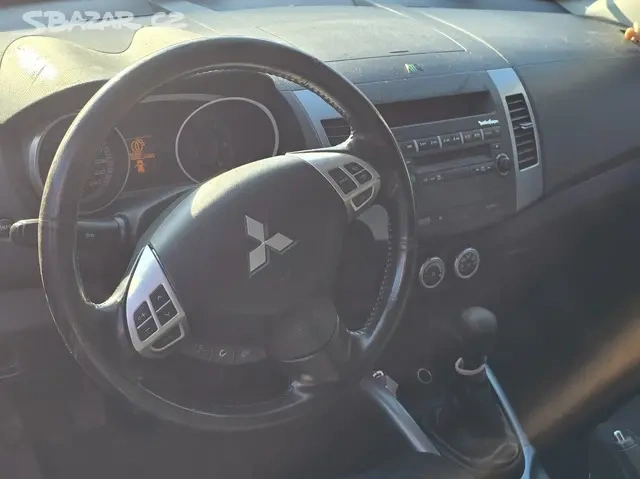 Mitsubishi Outlander - 5