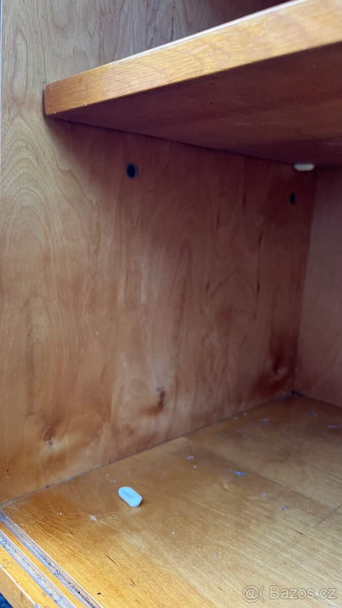 Stará komoda a stolek - 5