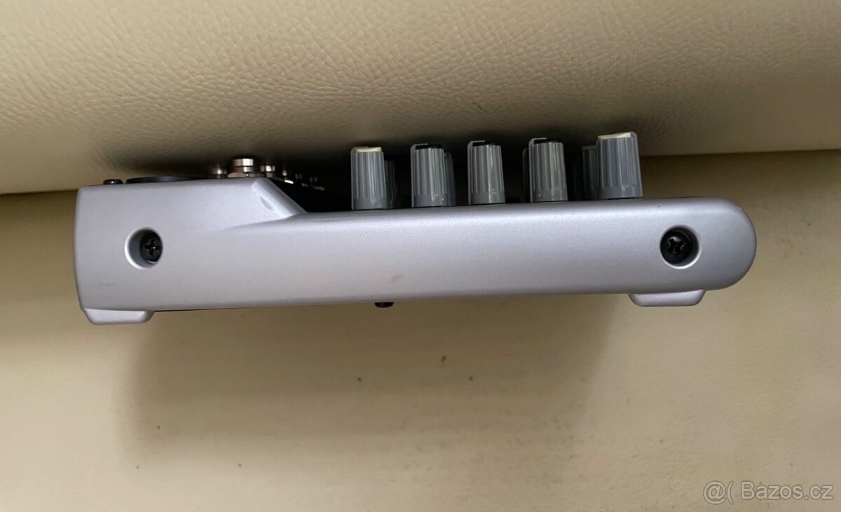 Behringer XENYX Q502USB - 5