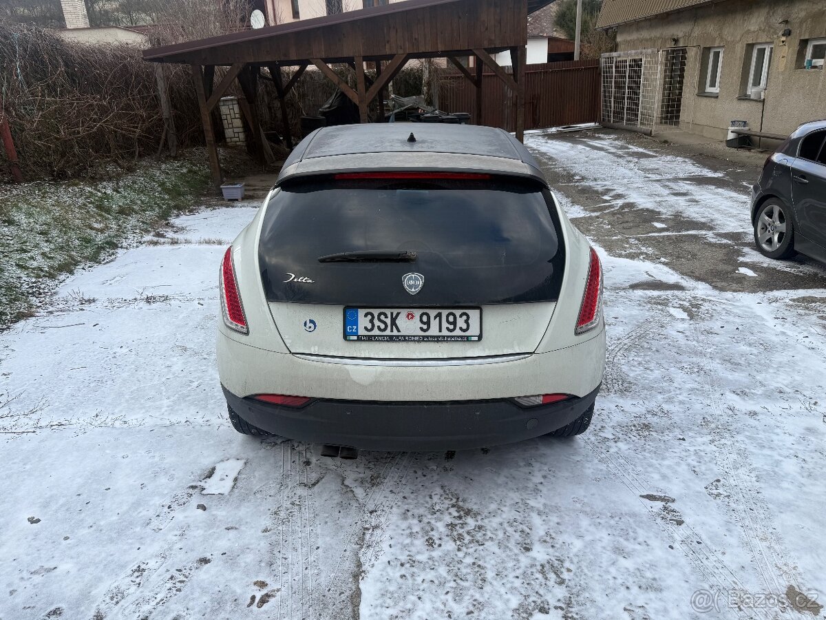 Lancia Delta JTD - 5