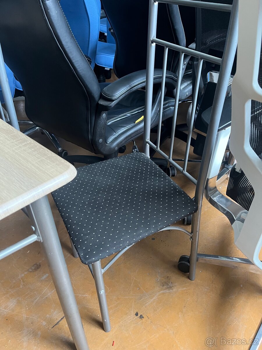 Jídelní stůl se židlemi - 5